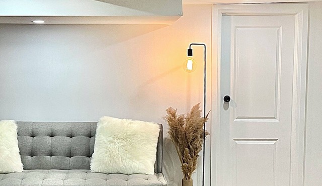 Cozy home away from home in Upper Beaches - 2 min away from the subway station