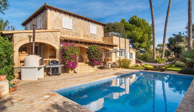 Cozy home in Palma with private swimming pool, can be inside or outside