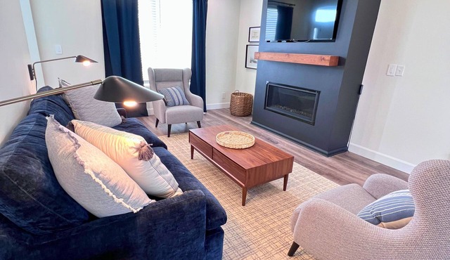 Cozy Modern Retreat Home 30sec Walk to the Beach w/Hot Tub