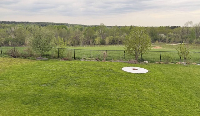 Cozy Nest with Comfort, friendly Beautiful Backyard, close to lake, hiking trial