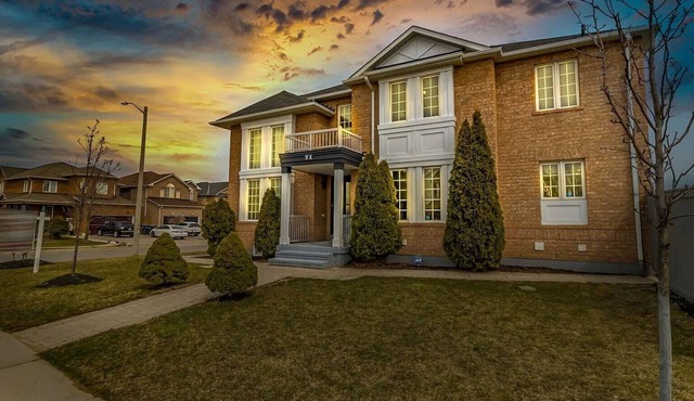 Cozy Private Bedroom in Dog-Loving Home – Meet Leo, Our Friendly Lab!