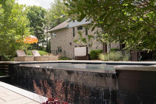 Cozy Private Suite with heated pool