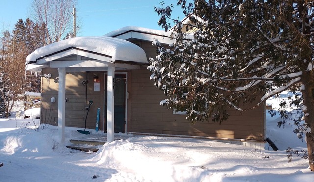 Cozy Quincy: Comfortable stay, near Hwy. 17.
