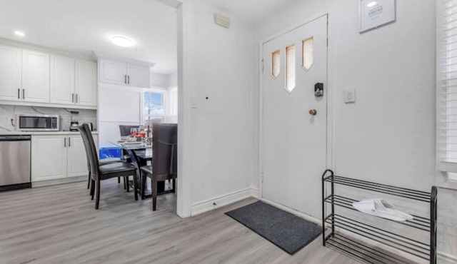 Cozy Renovated 3 Bedroom Home with PS4!