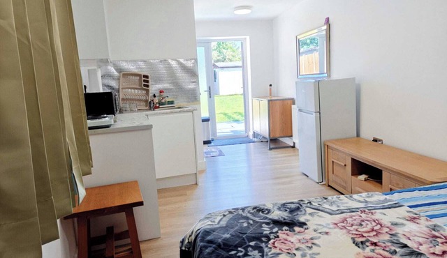 Cozy Studio in Hornchurch with Extra Bed