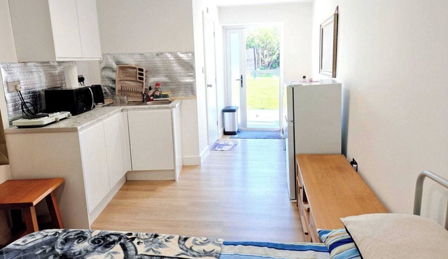 Cozy Studio in Hornchurch With Extra Bed