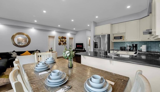 CozyVibe Stays: Spacious Family Friendly 3BR Townhome
