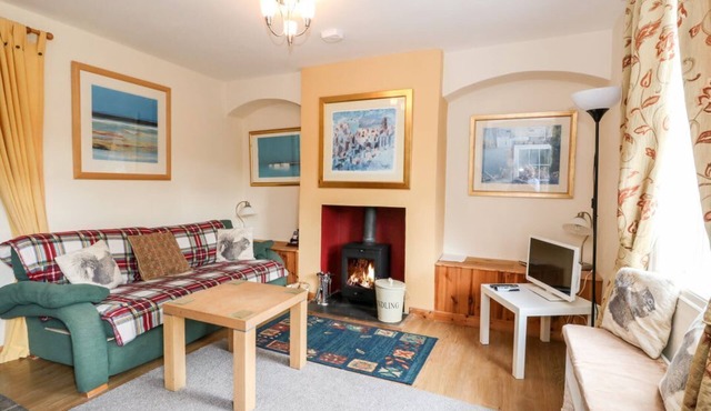 Crinan Canal Cottage, Kilmartin
