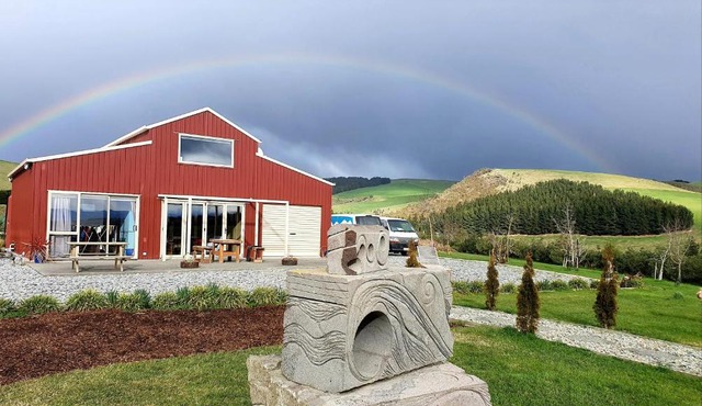Delightful 1-bed barn with stunning mountain views.