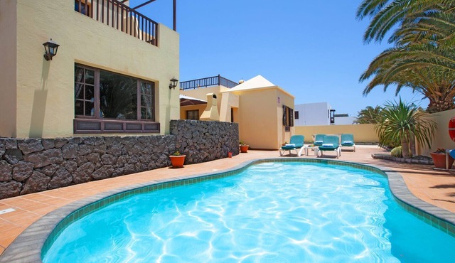 Delightful Costa Teguise Villa | 4 Bedrooms | Large Private Pool | Villa Ellen