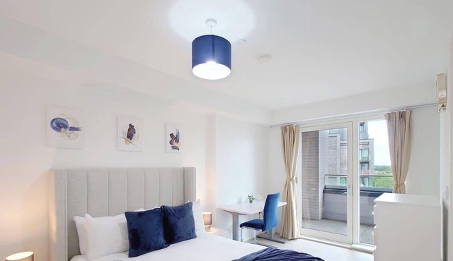 Deluxe Serviced Three Bedroom Apartment