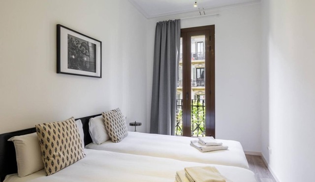 DELUXE THREE BEDROOM APARTMENT