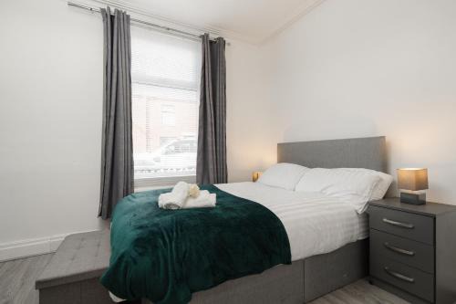 Denton Luxury Home - Sleep 8 - Speedy Wi-Fi - Free On-Site Parking