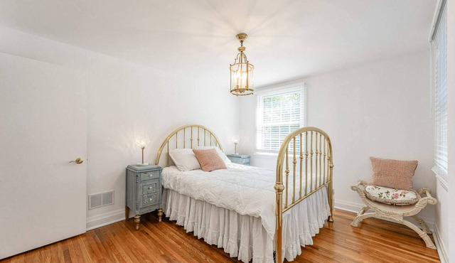 Detached 3 Bedroom Luxury home in Burlington