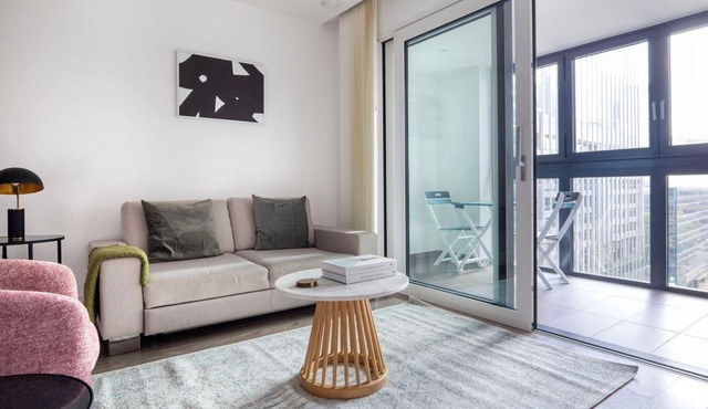 Divine Aldgate 1BR w/Gym & Cinema, nr Liverpool St, by Blueground