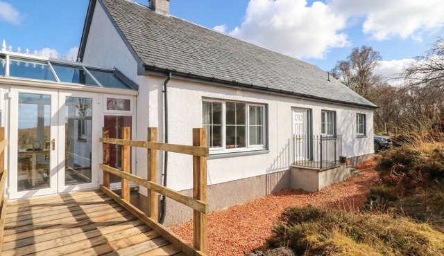 DOIRE AN DAIMH, pet friendly, character holiday cottage in Acharacle
