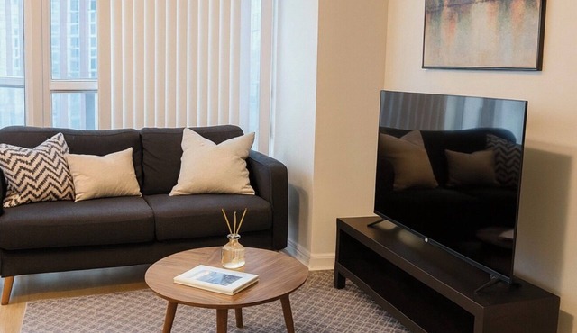 Downtown Toronto 1 Bed 1 Bath | Queen Bed, Pool Table Steps From The CN Tower|