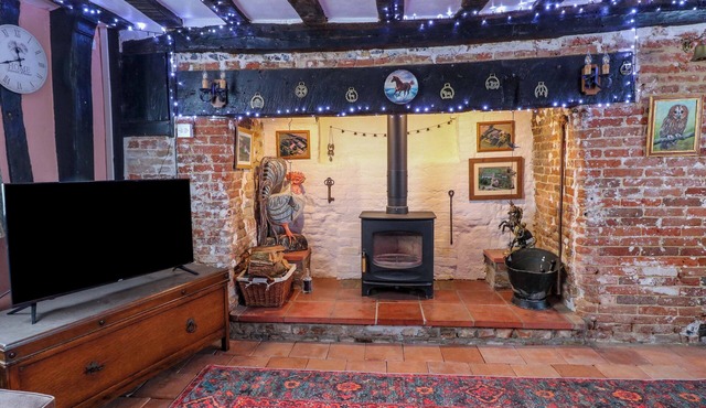DRIFTWAY STABLES RETREAT, with open fire in Diss