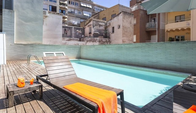 Duplex with Pool and Terrace close to the Gaudí Museum 3 rooms- 8 pax -WiFi Free