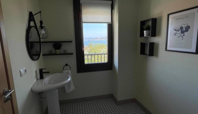 Duplex with Shared Pool, Concheira
