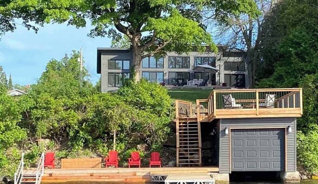 East Cove Lakehouse - Three Bedroom Cottage, Sleeps 6