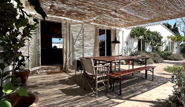 Eco house en la playa. Reserva natural Illes Medes