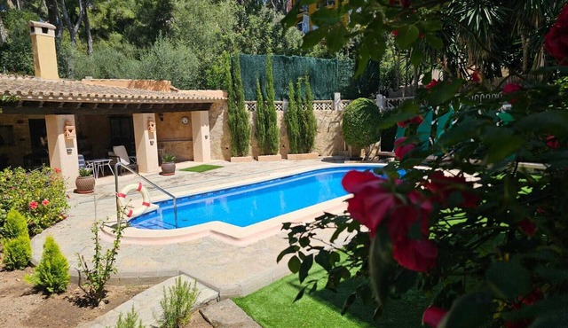 El Ranchito, villa in Paguera, Majorca, quiet area, with swimming pool and barbecue.