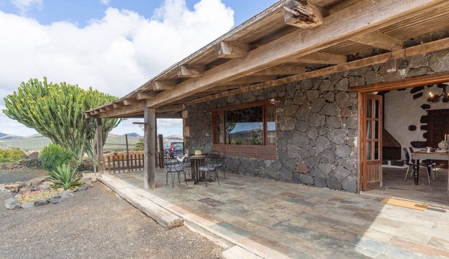 'El Rincón de Guatisea' with Mountain Views, Private Terrace & Wi-Fi