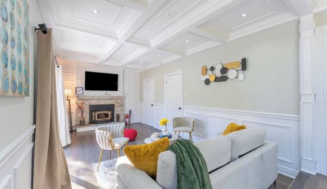 Elegant 4BR House ~ Comfort ~ Spacious ~ Milton