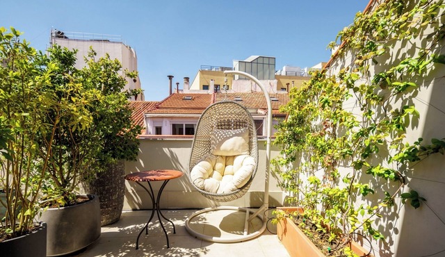 Elegant 5-Bedroom Apartment with Terrace in the Heart of Madrid