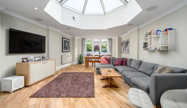 Elegant Flat with Garden in Edinburgh West End