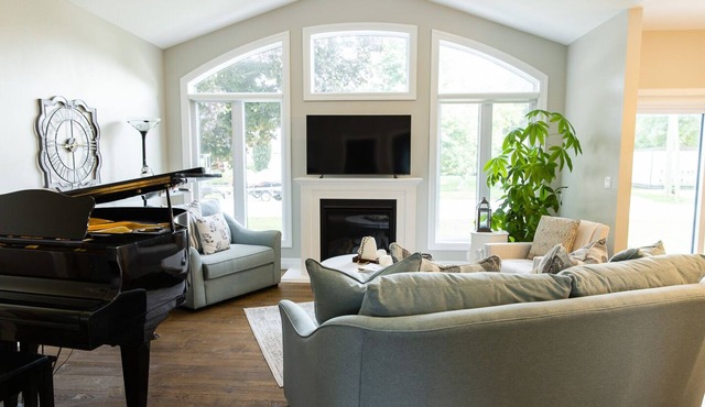 Elegant Three Bedroom Home with lake view and a hot tub