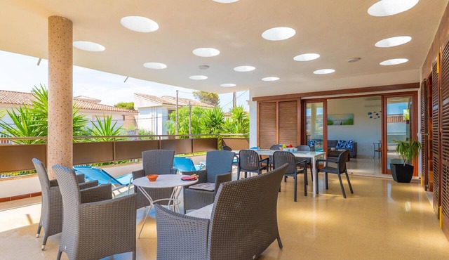 ELIANTO - Wonderful beach house near the sea with several furnished terraces perfect to en