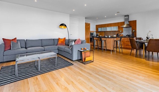 Elliot Executive Apartment, Clydeside with Parking