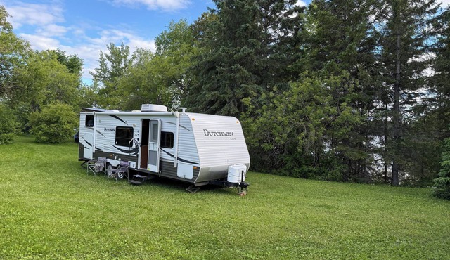 Elm bay camper rental Right off the shore of wabigoon lake Perfect family spot