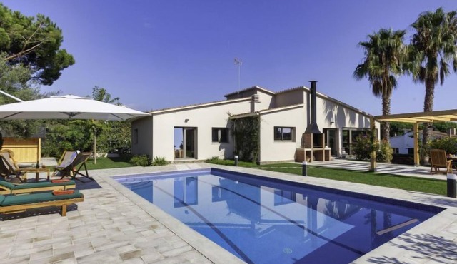 Emporion by Interhome