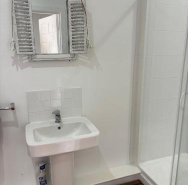 En suite room with separate living room