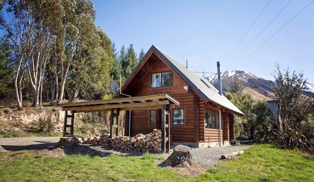 Enchanting and Secluded Cabin Rental near Lyford, South Island
