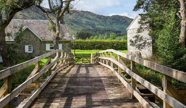 Enchanting,rustic, Dundurn Mill with stunning views and private river