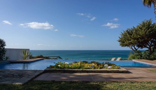 Enebros y Mar. Stylish beachfront property