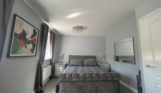 Entire Home in Central Bedfordshire 5 Bedroom sleeps 10 5BR & 2.5 bathrooms