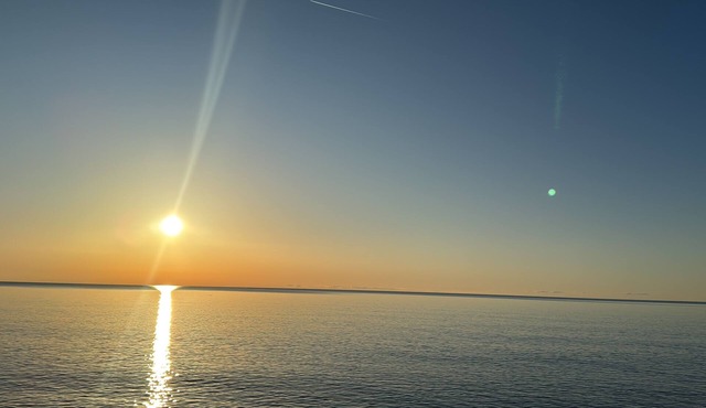 Erie’s Edge “Lakeside Retreat With Spectacular Sunrises & Garden Views”