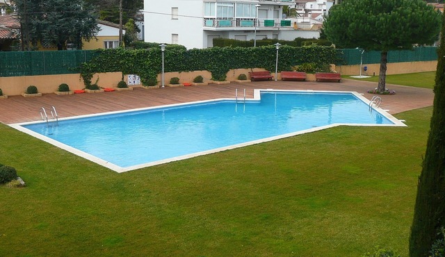 Escala Duplex 6 P in luxury residence! Swimming pool, BBQ, games, parking, airco