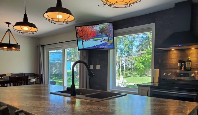 escape, relax in modern convenience & comfort.