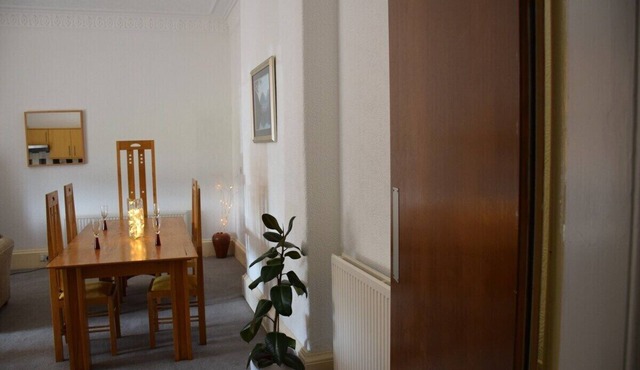 Ettrick Bay Apartment sleeps 4 with sea views.