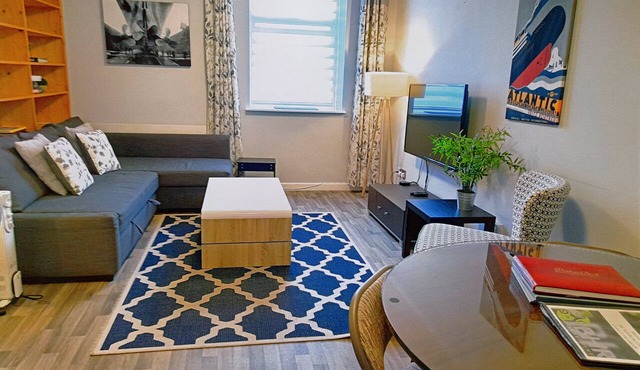 Excellent Location/Parking/4 Beds