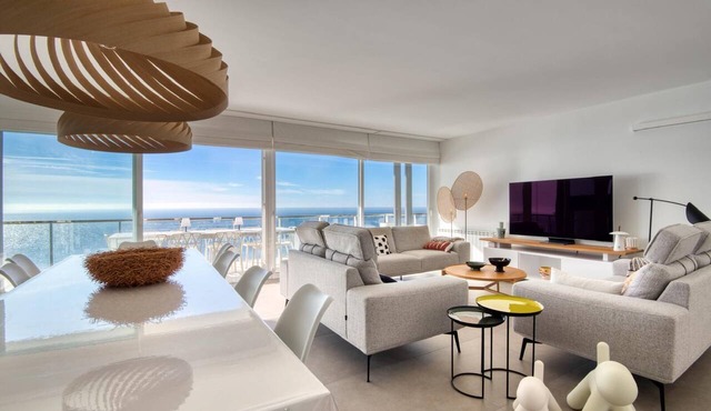 Exclusive luxurious frontline apartement