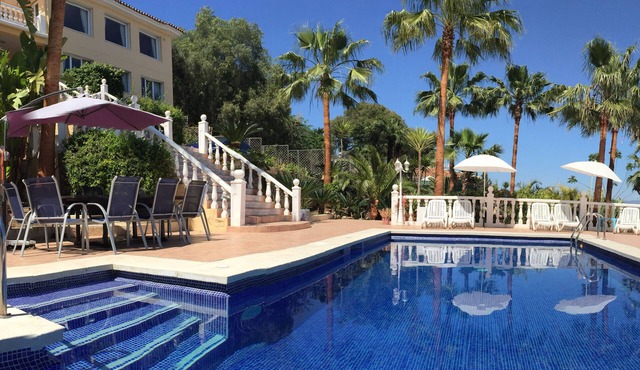 Exclusive luxury villa near beach, panoramic sea views, heated pool jacuzzi wifi
