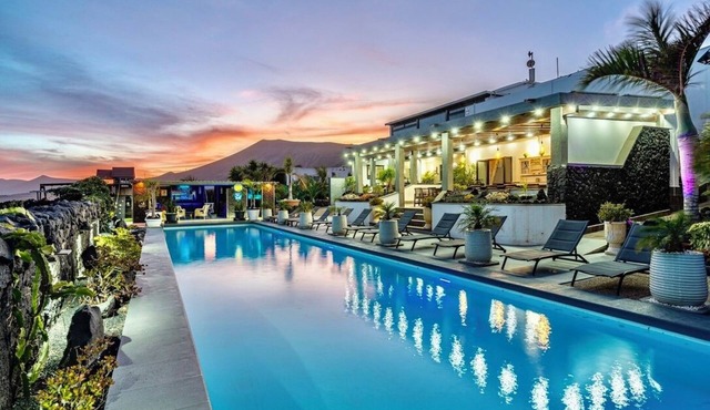 Exclusive SUPERVILLA (12 bed/11 bath) Amazing Facilities, Sea and Mountain Views