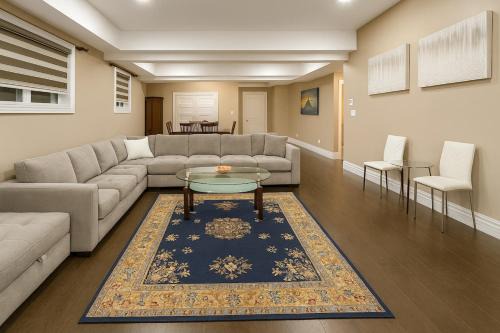 Executive 2BR Lower Suite Private & Spacious Close to USA Border in Windsor